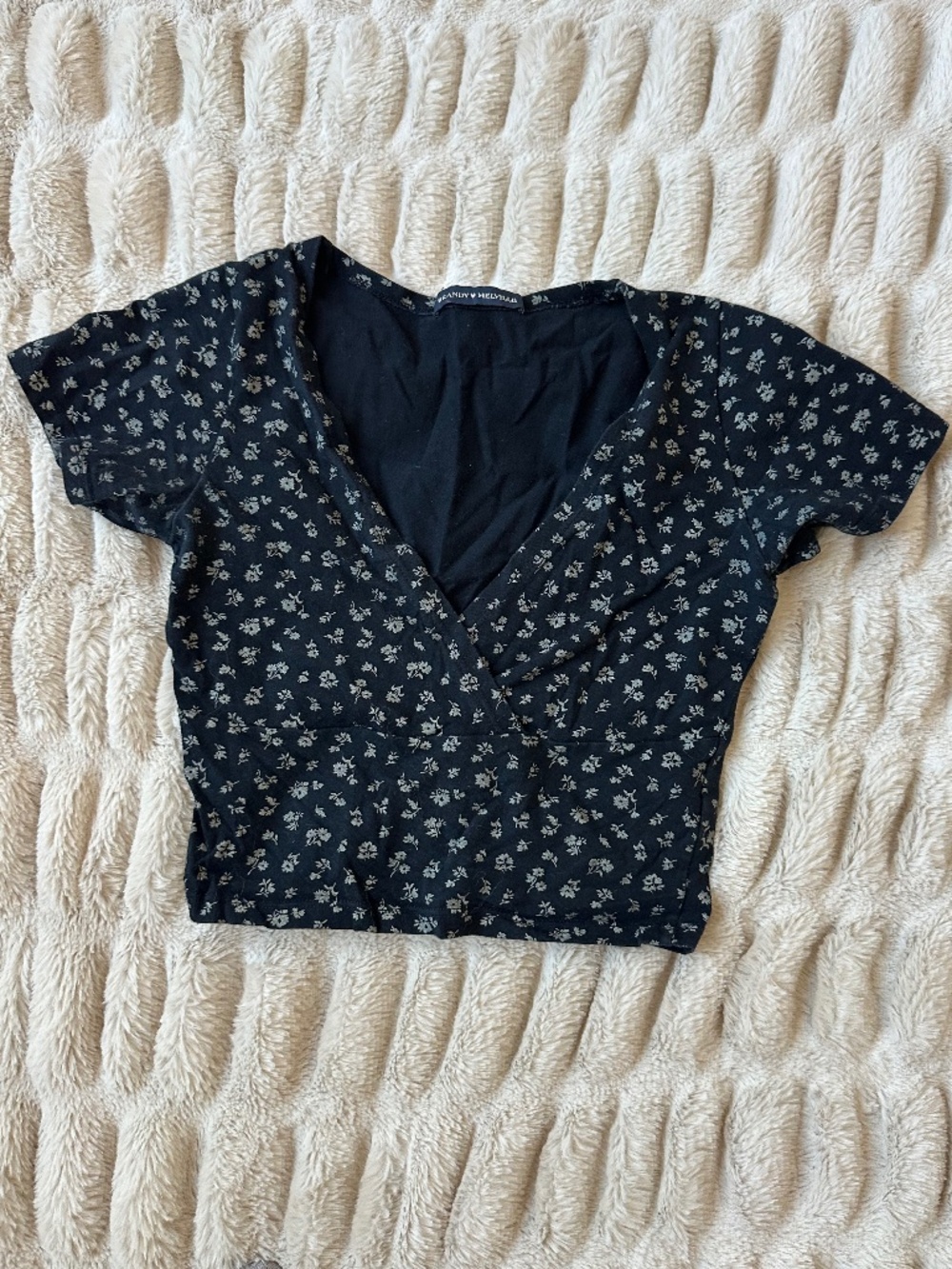 Brandy Melville V-Neck T-Shirt / Top